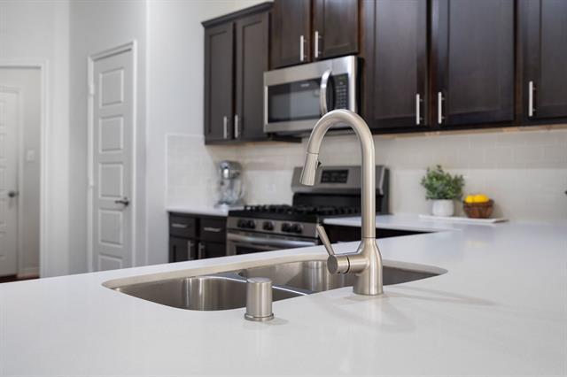 Building Photo - 3613 Sabine Dr