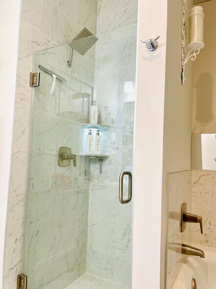 Master Bathroom - 2000 Clarendon Blvd