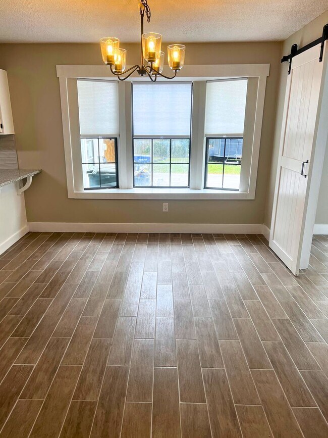 Building Photo - Spacious 4 Bedroom Home with Flex Room & S...