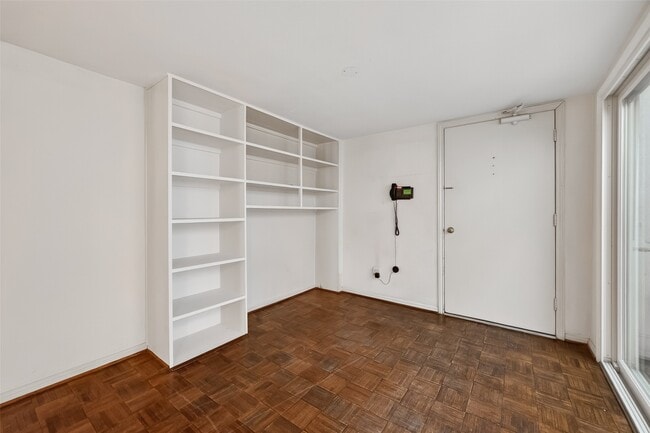 Building Photo - 5338 Brownway St