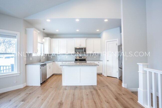 Building Photo - 472 S 230 W