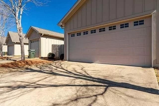 Building Photo - 1630 Academy Dr