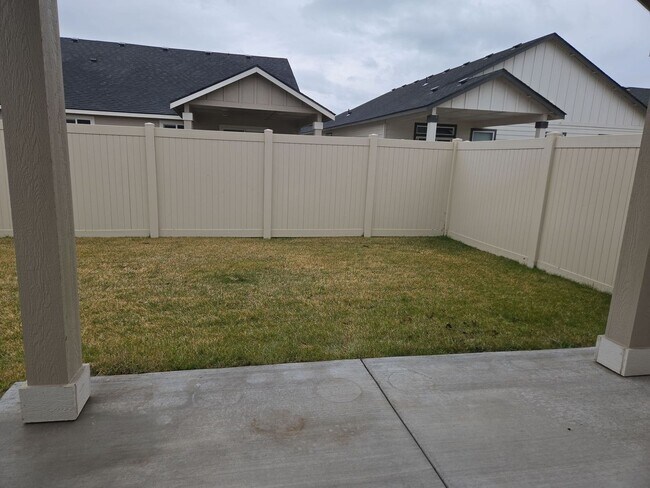 Building Photo - 3 bed 2 bath house