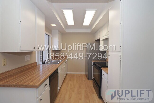 Building Photo - 1908 Via Las Palmas