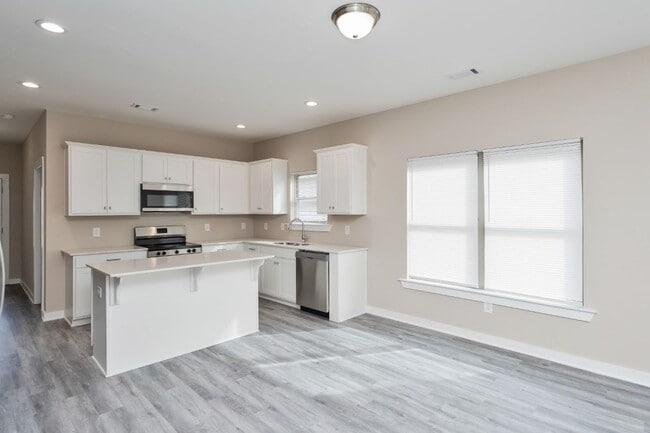 Building Photo - Move-In Ready 4 Bed, 2 Bath – Modern Upgrades & Appliances Included!