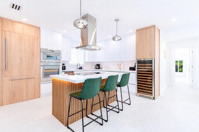 Building Photo - 616 NE 16th Terrace