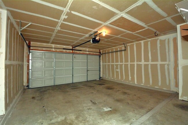 Building Photo - 718 Settlement St