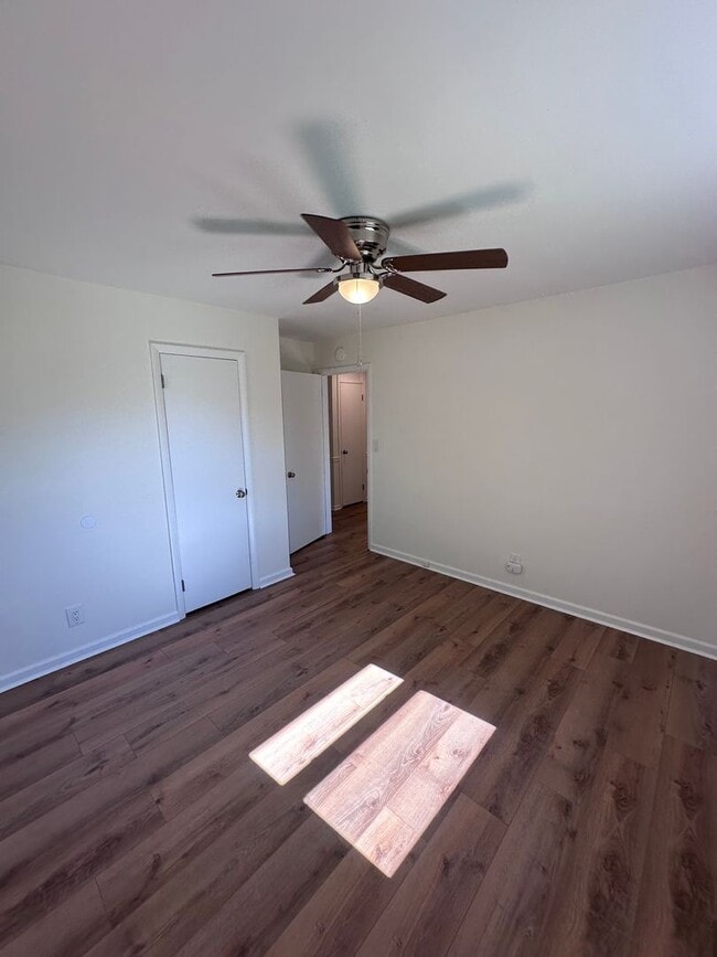 Building Photo - House for Rent