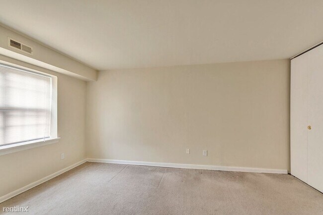 Building Photo - 1 br, 1 bath House - 535 Burgoyne Road #5