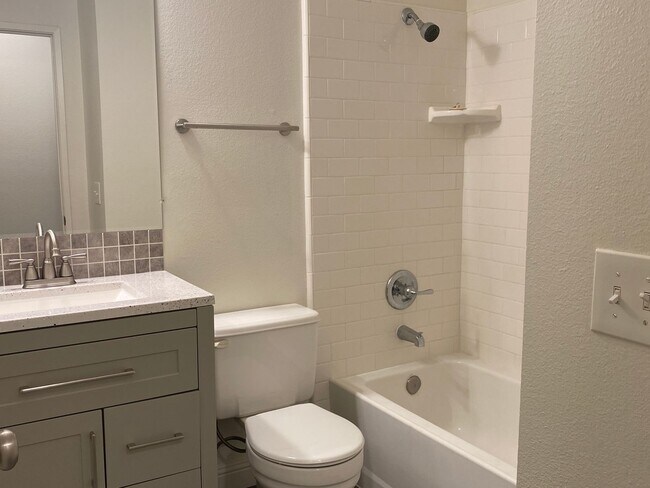 Building Photo - Single Story Upgraded Home in Fontana