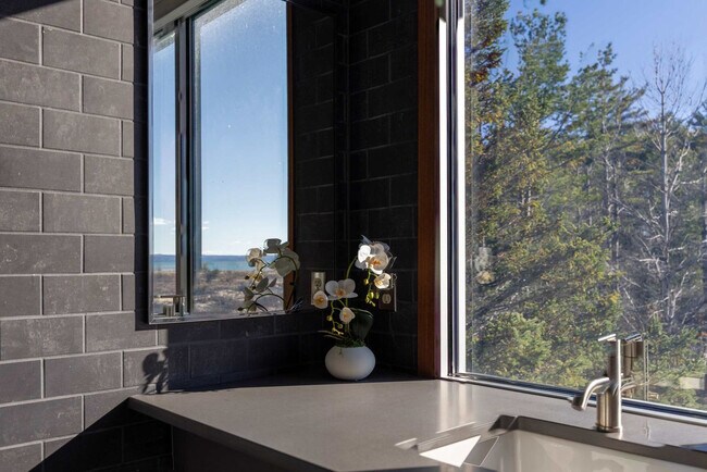 Building Photo - 11988 Cabana Shores Dr