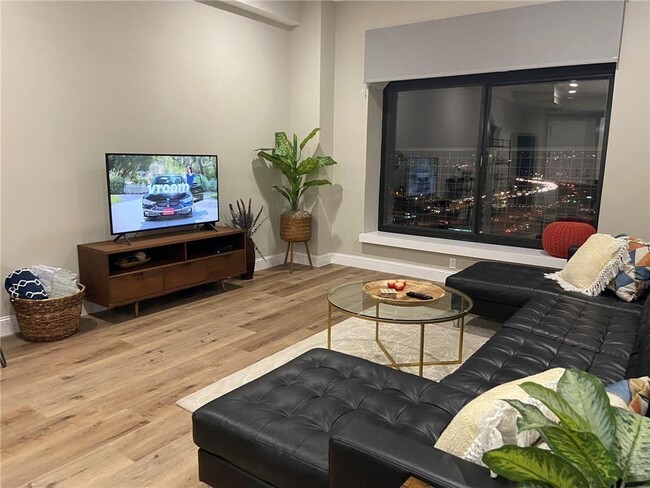 Building Photo - 507 Sabine St