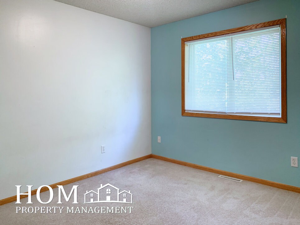 Building Photo - 624 Tanager Path