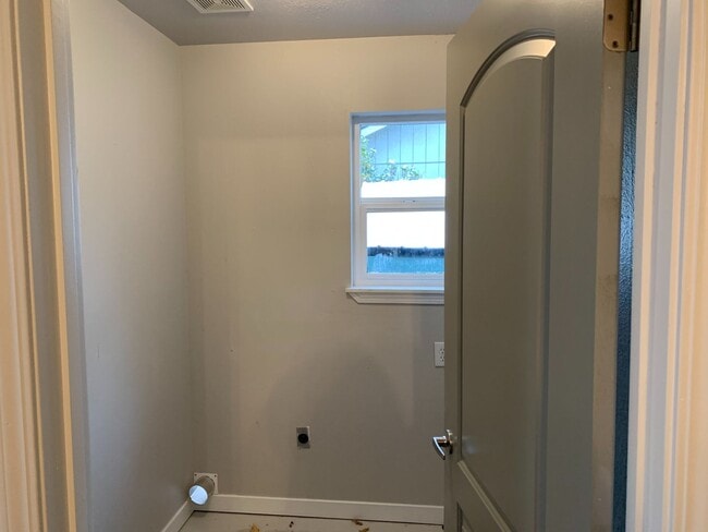 Building Photo - Post Falls Rancher