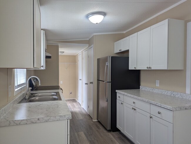 Building Photo - 125 Sky Ridge Dr