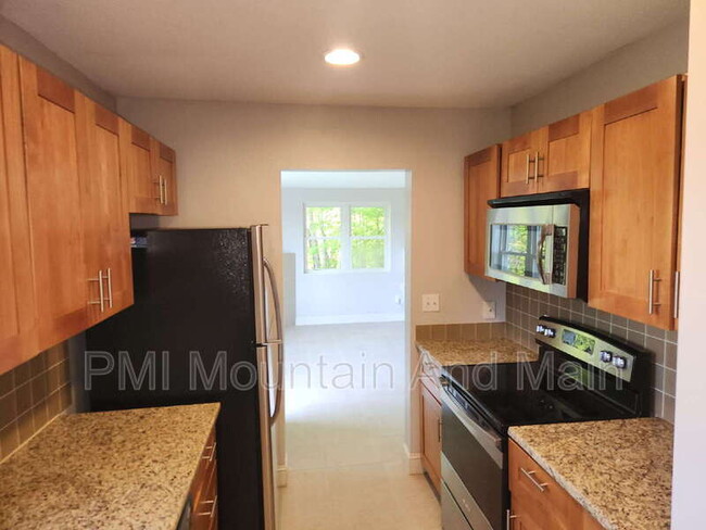 Building Photo - 74 Ebens Cove