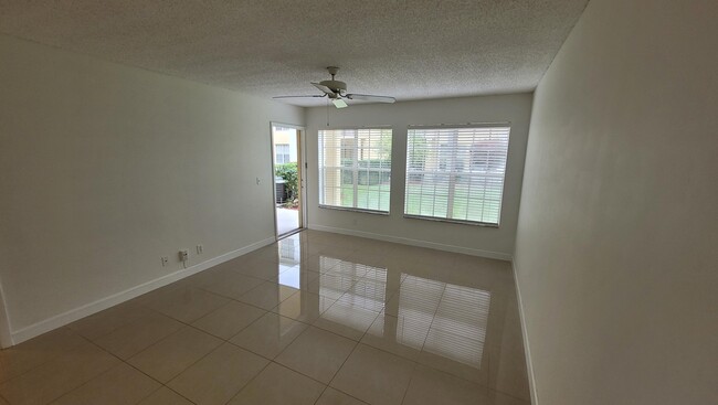 Building Photo - 6331 La Costa Dr