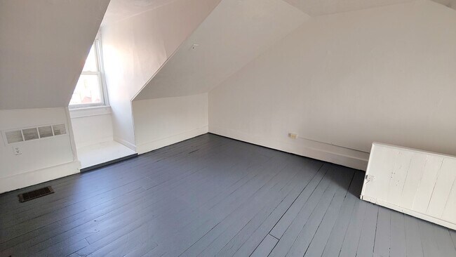 Building Photo - *Spacious 2BD/1BA Single-Family Home for Rent in Southside*