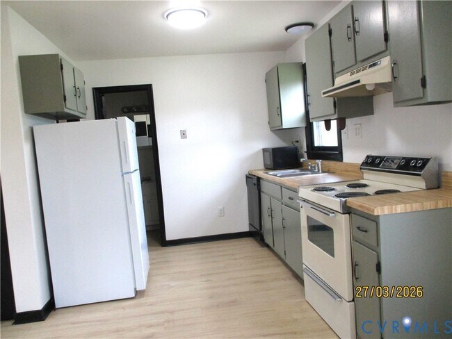 Building Photo - 13370 Greenwood Rd