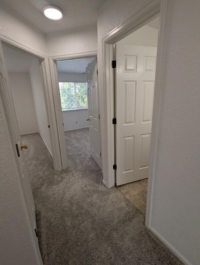 Building Photo - 1235 S Flatrock Cir