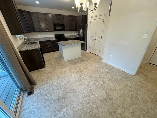 Building Photo - Single Family Home