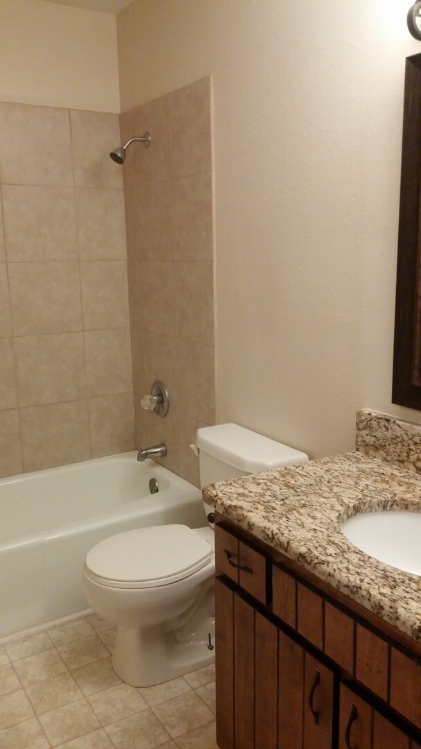 Building Photo - NORTHEAST COLONIAL PARK CONDOMINIUM