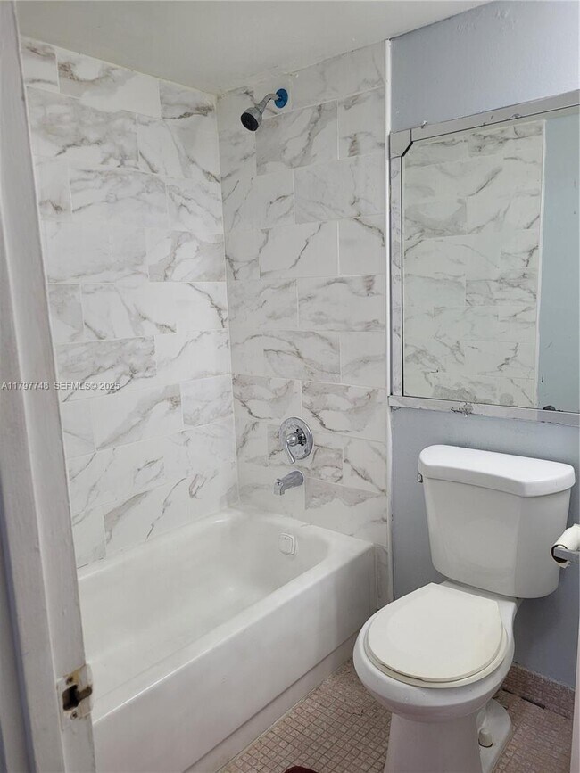 Building Photo - 2025 NE 164th St