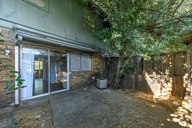 Building Photo - 314 Candlewood Ln