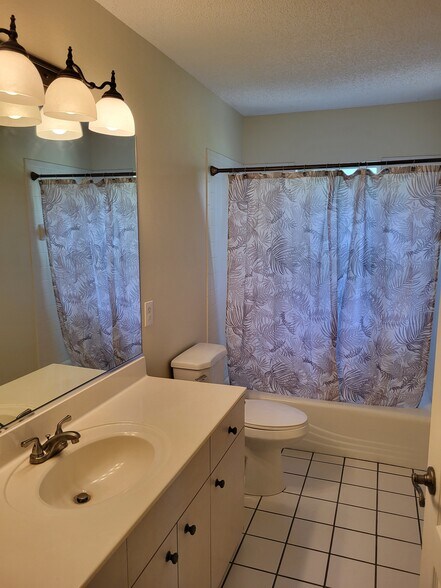 Building Photo - 10067 Topsail Ave