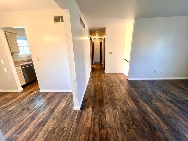 Building Photo - Apple Hill Community - 3 Bedroom 2 Bathroom - Beautiful Home for Rent!