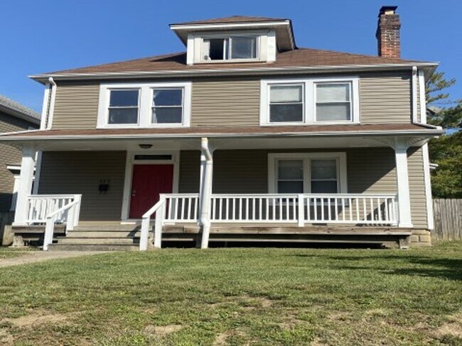 Primary Photo - Welcome to 372 E 13th!!! 4 Bedroom 2 Bathr...