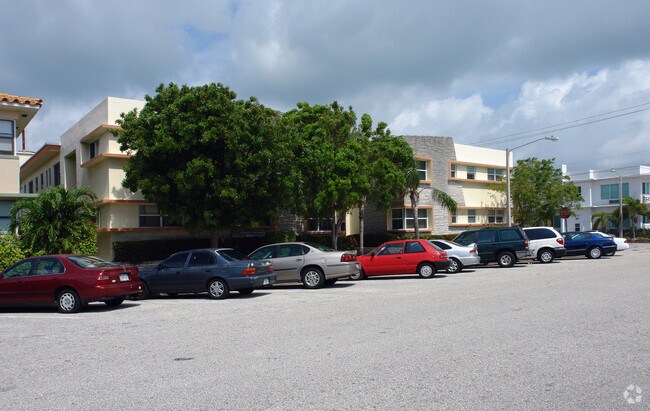 Primary Photo - 7344-7350 Byron Ave