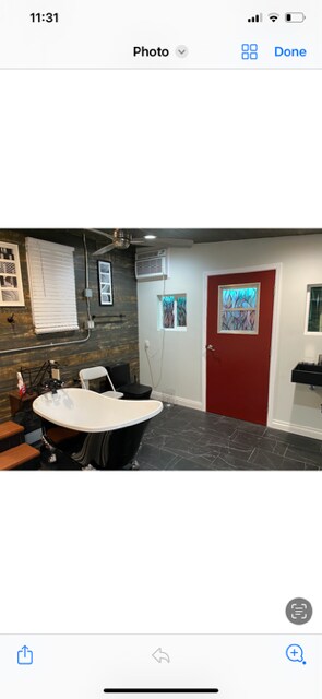 Building Photo - 1200 Tamarind Ave