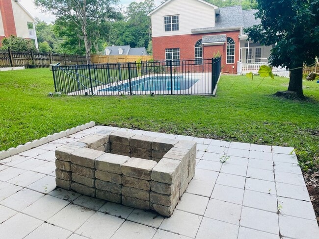 Building Photo - 4 BEDROOM 2.5 BATHROOM HOME IN OX-BOTTOM M...