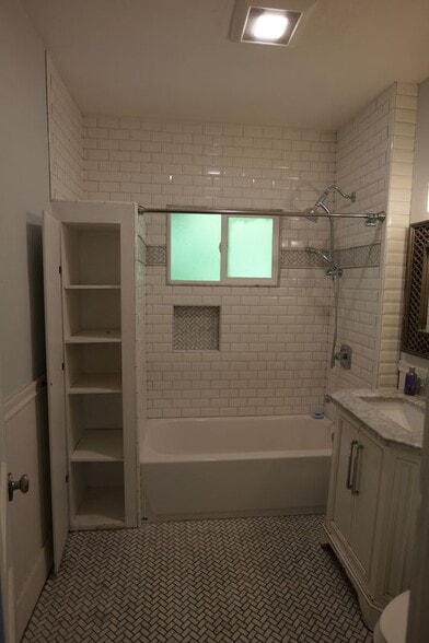 Building Photo - 115 E Jefferson