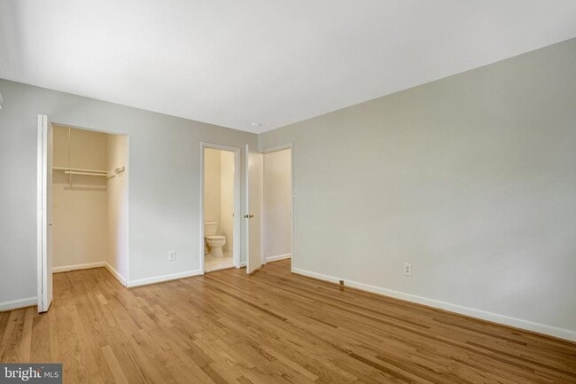 Building Photo - 8236 Governors Ct