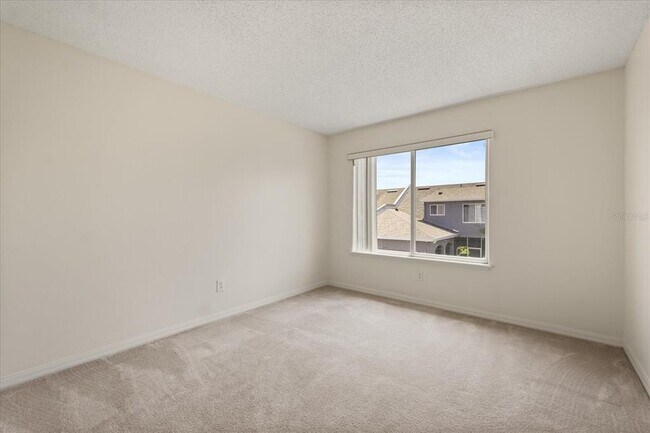 Building Photo - 2050 Island Walk Dr