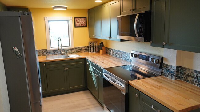 Building Photo - 1715 Alta View Dr S