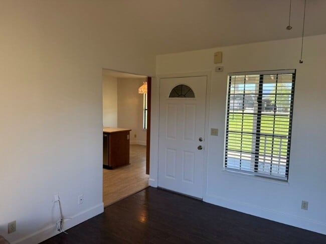Building Photo - Unique 2 Bedroom Country Property Vacaville *Star Rentals
