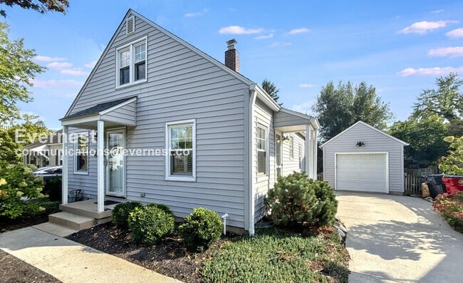 Building Photo - 887 W 10th Ave