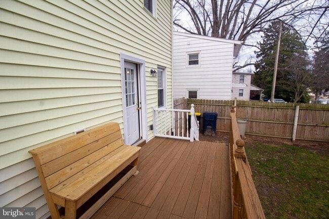 Building Photo - 234 E Linden St