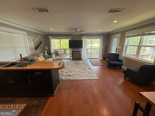 Building Photo - 319 Crooked River Dr