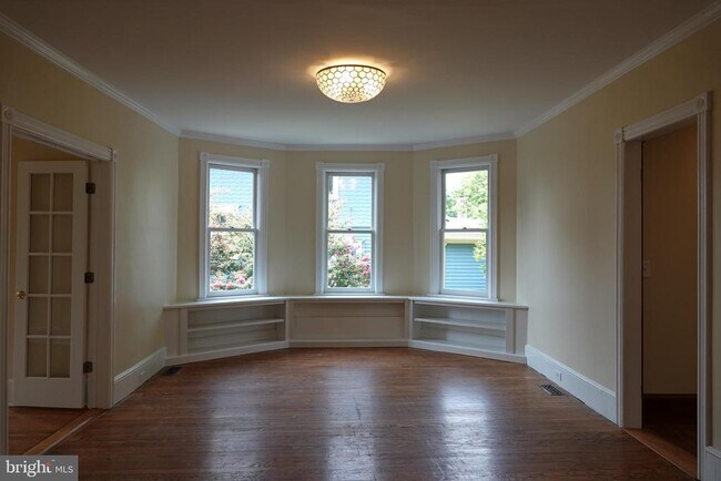 Building Photo - 36 Hart Ave