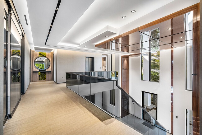 Building Photo - 2934 NE 8th Ave