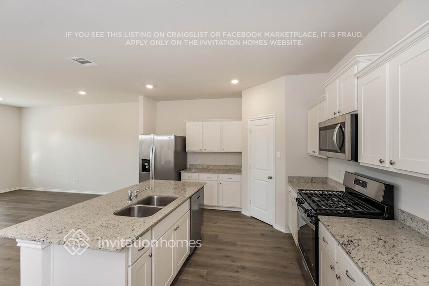 Building Photo - 4004 Amethyst Dr