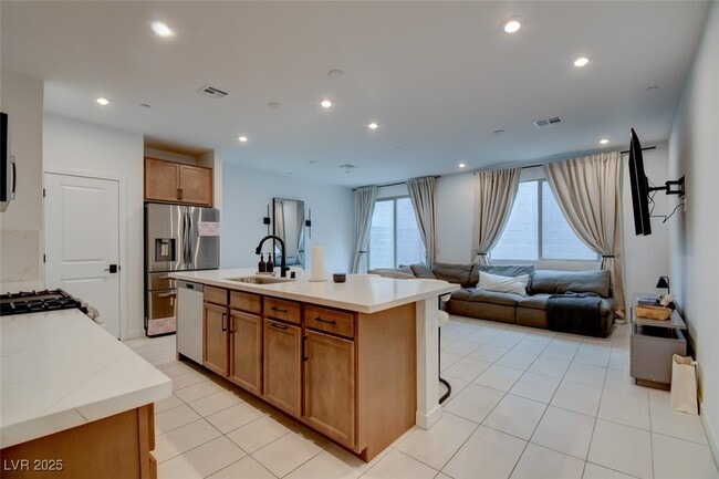 Building Photo - 9246 Rampa St