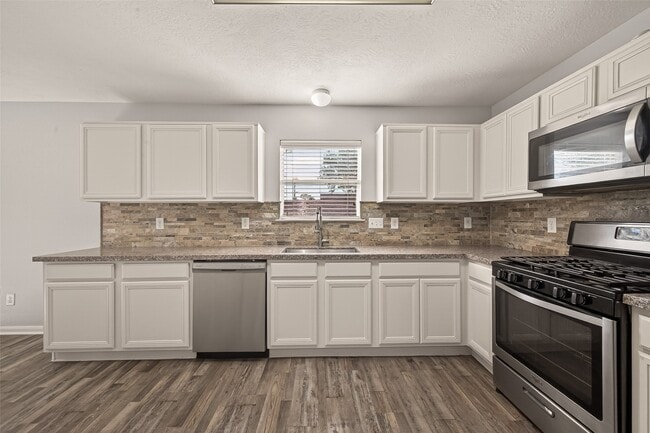 Building Photo - 7130 Cypress Pr Dr