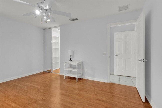 Building Photo - 10882 SW Dardanelle Dr