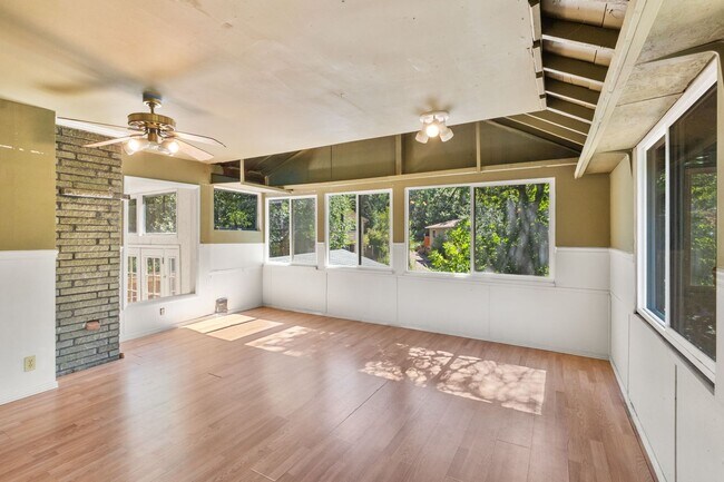 Building Photo - 135 S Path