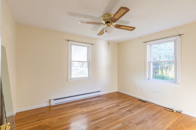 Building Photo - Charming 3-Bedroom Home with Solar Panels ...
